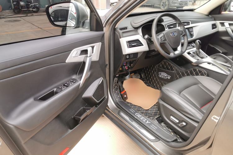 Used Geely Auto Emgrand X7 Sport 2018 1.8TD Automatic Two-Wheel Drive Smart Connect 4G Internet Edition Driver Seat