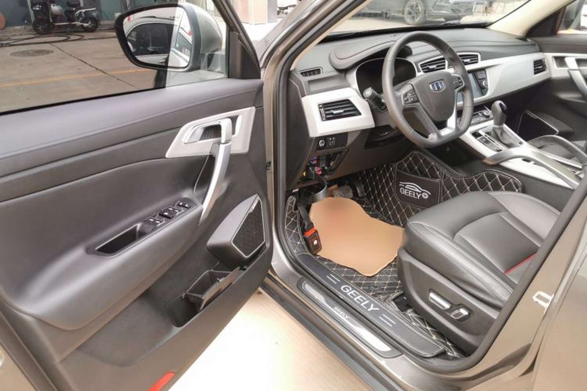 Used Geely Auto Emgrand X7 Sport 2018 1.8TD Automatic Two-Wheel Drive Smart Connect 4G Internet Edition Driver Seat
