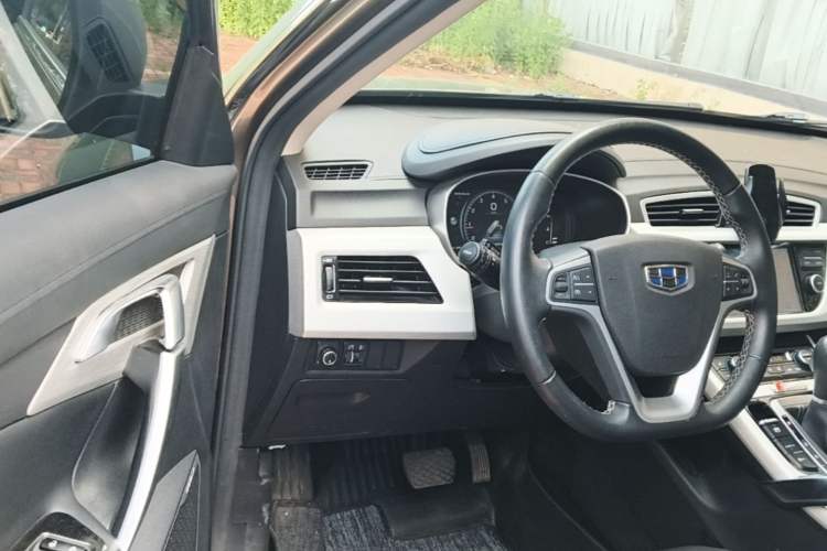 Used Geely Auto Emgrand X7 Sport 2018 1.8TD Automatic Two-Wheel Drive Smart Connect 4G Internet Edition Driver Seat