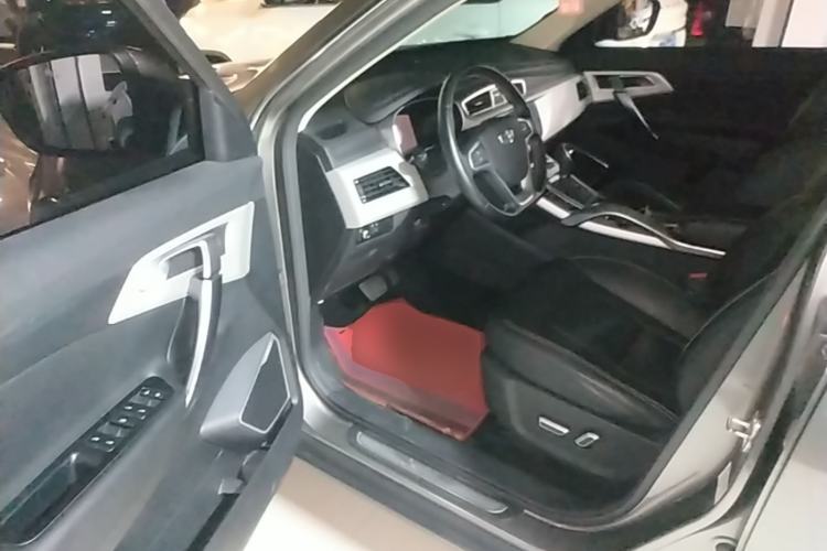 Used Geely Auto Emgrand X7 Sport 2018 1.8TD Automatic Two-Wheel Drive Smart 4G Connected Version Driver Seat