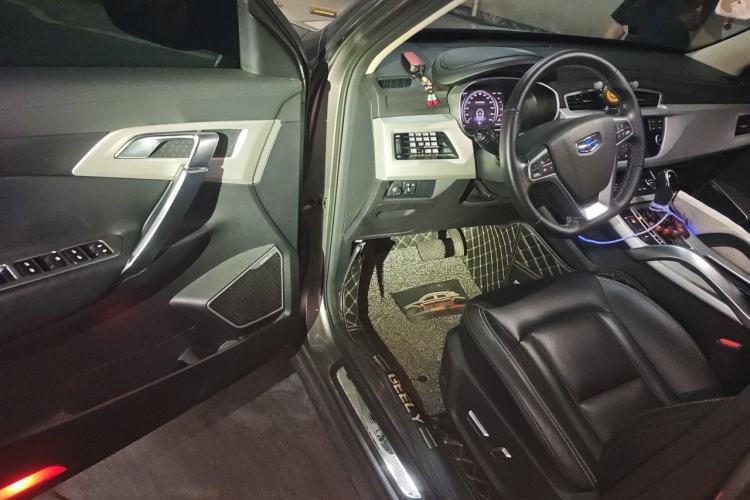 Used Geely Auto Emgrand X7 Sport 2018 1.8TD Automatic Two-Wheel Drive Smart Connect 4G Internet Edition Driver Seat