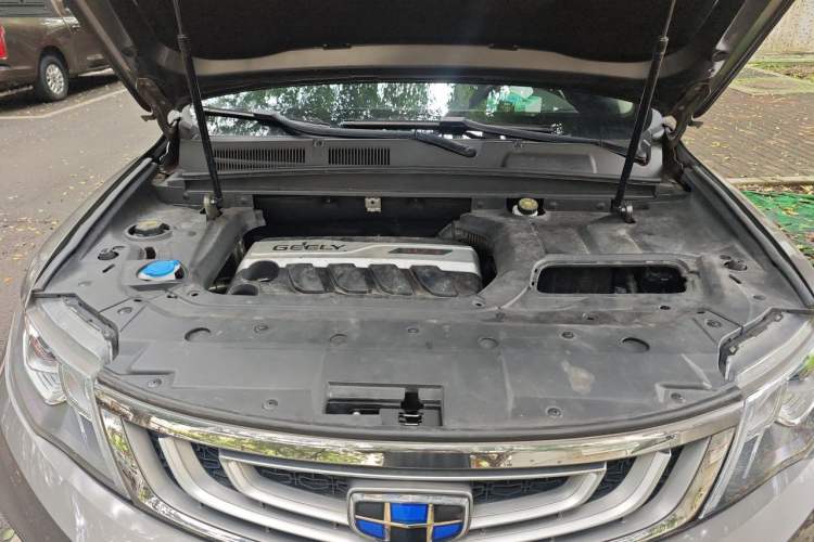 Used Geely Auto Emgrand X7 Sport 2018 1.8TD Automatic Two-Wheel Drive Smart Connect 4G Internet Edition Engine Bay