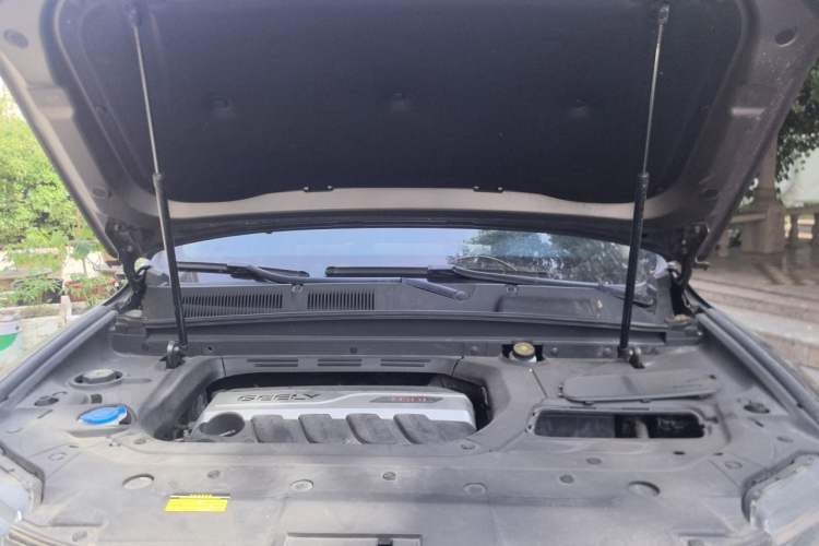 Used Geely Auto Emgrand X7 Sport 2018 1.8TD Automatic Two-Wheel Drive Smart Connect 4G Internet Edition Engine Bay