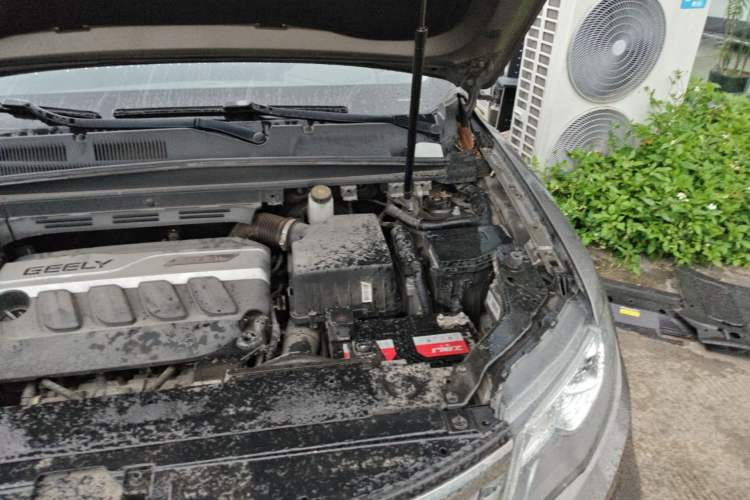 Used Geely Auto Emgrand X7 Sport 2018 1.8TD Automatic Two-Wheel Drive Smart Connect 4G Internet Edition Engine Bay Left