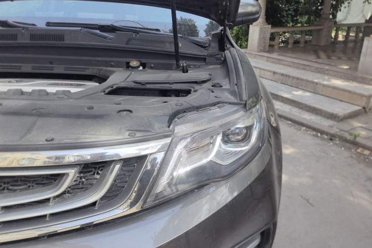Used Geely Auto Emgrand X7 Sport 2018 1.8TD Automatic Two-Wheel Drive Smart Connect 4G Internet Edition Engine Bay Left