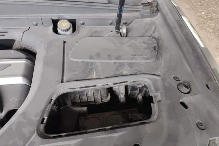 Used Geely Auto Emgrand X7 Sport 2018 1.8TD Automatic Two-Wheel Drive Smart Connect 4G Internet Edition Engine Bay Left