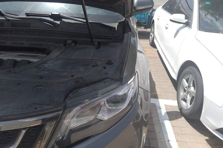 Used Geely Auto Emgrand X7 Sport 2018 1.8TD Automatic Two-Wheel Drive Smart Connect 4G Internet Edition Engine Bay Left