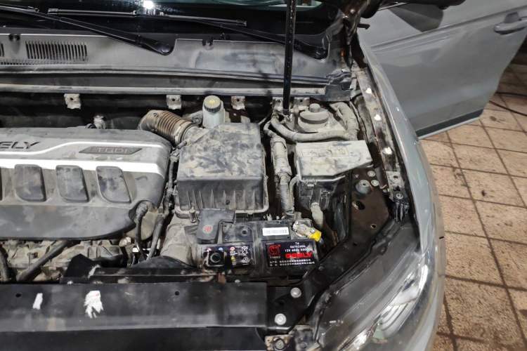 Used Geely Auto Emgrand X7 Sport 2018 Revised Version 1.8TD Automatic Two-Wheel Drive Smart 4G Connectivity Edition Engine Bay Left