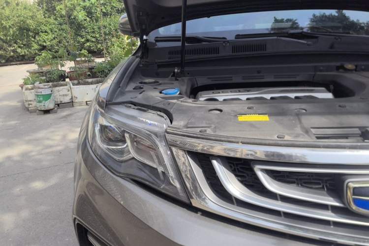 Used Geely Auto Emgrand X7 Sport 2018 1.8TD Automatic Two-Wheel Drive Smart Connect 4G Internet Edition Engine Bay Right