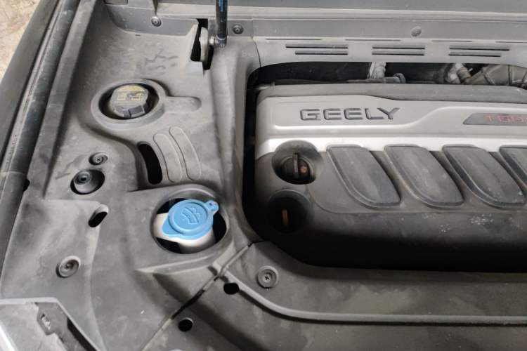 Used Geely Auto Emgrand X7 Sport 2018 1.8TD Automatic Two-Wheel Drive Smart Connect 4G Internet Edition Engine Bay Right