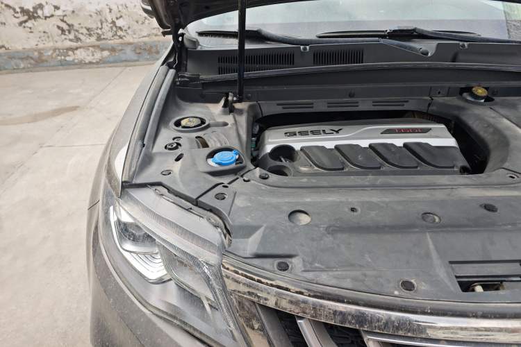 Used Geely Auto Emgrand X7 Sport 2018 1.8TD Automatic Two-Wheel Drive ZhiZun Model with 4G Connectivity Engine Bay Right