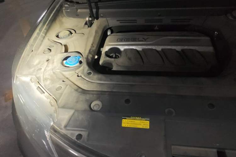 Used Geely Auto Emgrand X7 Sport 2018 1.8TD Automatic Two-Wheel Drive Smart Connect 4G Internet Edition Engine Bay Right