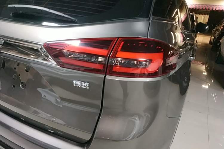 Used Geely Auto Emgrand X7 Sport 2018 1.8TD Automatic Two-Wheel Drive Smart 4G Connected Version Exterior 1