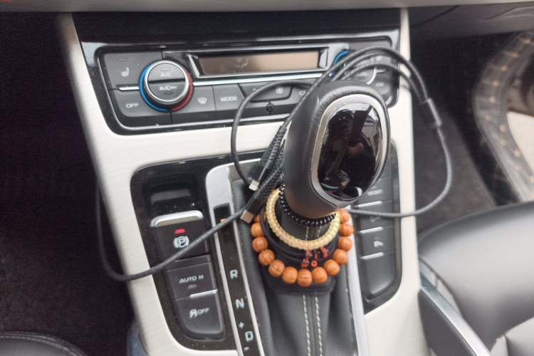 Used Geely Auto Emgrand X7 Sport 2018 1.8TD Automatic Two-Wheel Drive Smart Connect 4G Internet Edition Gear Lever