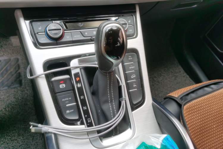 Used Geely Auto Emgrand X7 Sport 2018 1.8TD Automatic Two-Wheel Drive Smart Connect 4G Internet Edition Gear Lever