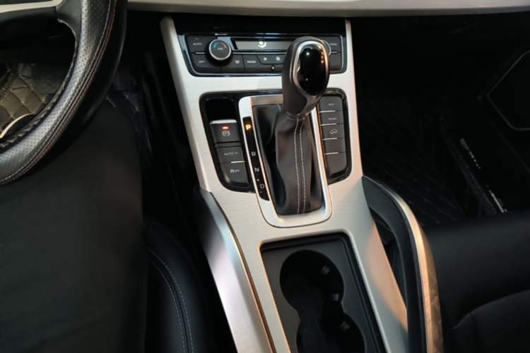 Used Geely Auto Emgrand X7 Sport 2018 1.8TD Automatic Two-Wheel Drive Zhiya Model Gear Lever
