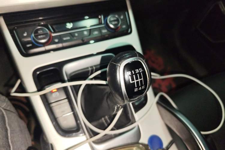 Used Geely Auto Emgrand X7 Sport 2018 1.8TD Manual Two-Wheel Drive Smart Connect 4G Internet Edition Gear Lever