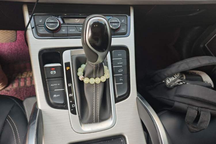 Used Geely Auto Emgrand X7 Sport 2018 1.8TD Automatic Two-Wheel Drive Smart Connect 4G Internet Edition Gear Lever