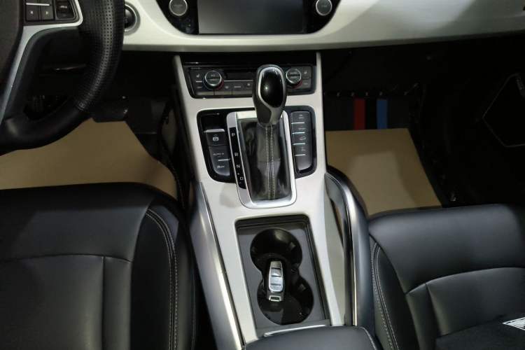 Used Geely Auto Emgrand X7 Sport 2018 1.8TD Automatic Two-Wheel Drive Smart Connect 4G Internet Edition Gear Lever
