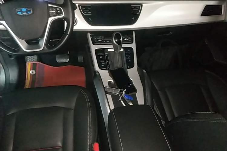 Used Geely Auto Emgrand X7 Sport 2018 1.8TD Automatic Two-Wheel Drive Smart 4G Connected Version Gear Lever