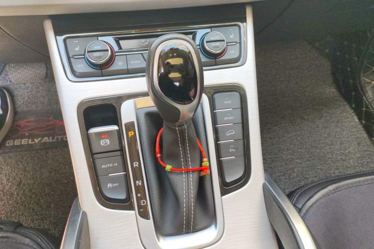 Used Geely Auto Emgrand X7 Sport 2018 1.8TD Automatic Two-Wheel Drive Smart Connect 4G Internet Edition Gear Lever