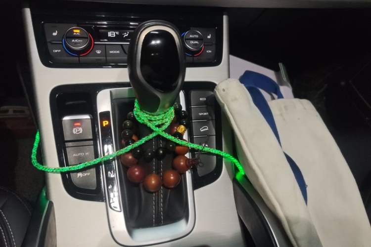 Used Geely Auto Emgrand X7 Sport 2018 1.8TD Automatic Two-Wheel Drive Smart Connect 4G Internet Edition Gear Lever