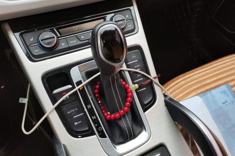 Used Geely Auto Emgrand X7 Sport 2018 1.8TD Automatic Two-Wheel Drive Smart Connect 4G Internet Edition Gear Lever