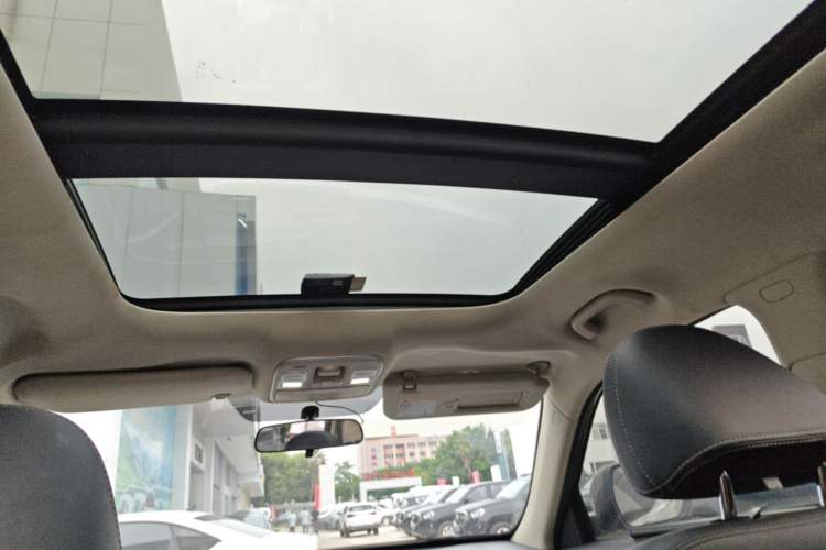 Used Geely Auto Emgrand X7 Sport 2018 1.8TD Automatic Two-Wheel Drive Smart Connect 4G Internet Edition Headliner