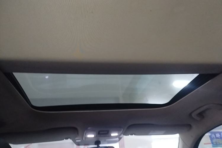 Used Geely Auto Emgrand X7 Sport 2018 1.8TD Automatic Two-Wheel Drive Smart Connect 4G Internet Edition Headliner