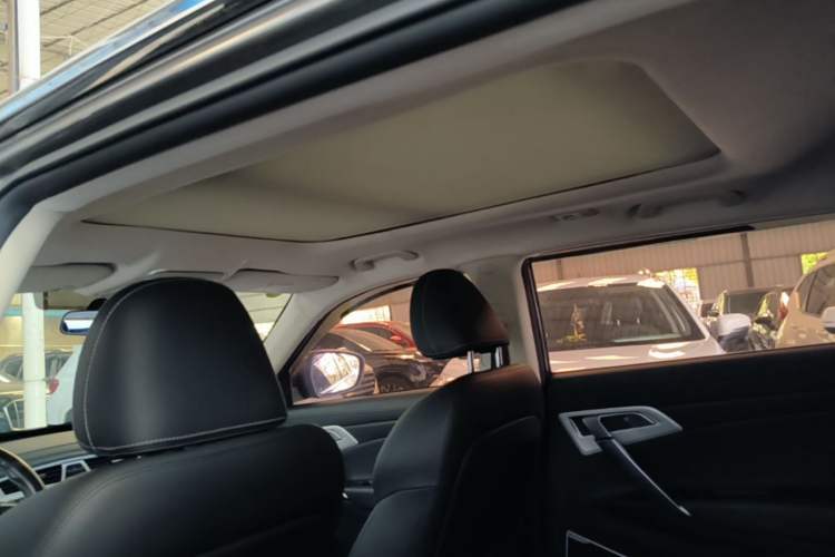 Used Geely Auto Emgrand X7 Sport 2018 1.8TD Automatic Two-Wheel Drive Zhiya Model Headliner