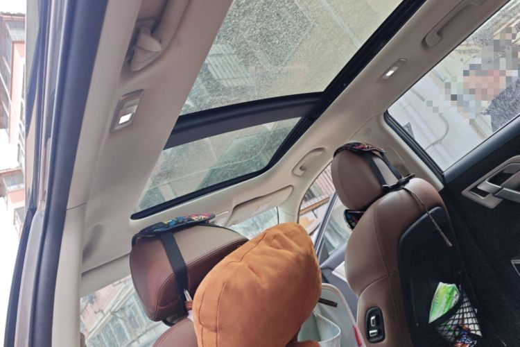 Used Geely Auto Emgrand X7 Sport 2018 1.8TD Automatic Two-Wheel Drive ZhiZun Model with 4G Connectivity Headliner