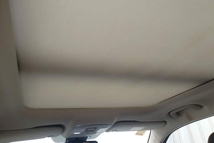 Used Geely Auto Emgrand X7 Sport 2018 1.8TD Automatic Two-Wheel Drive Smart 4G Connected Version Headliner