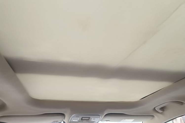 Used Geely Auto Emgrand X7 Sport 2018 1.8TD Automatic Two-Wheel Drive Zhiya Model Headliner