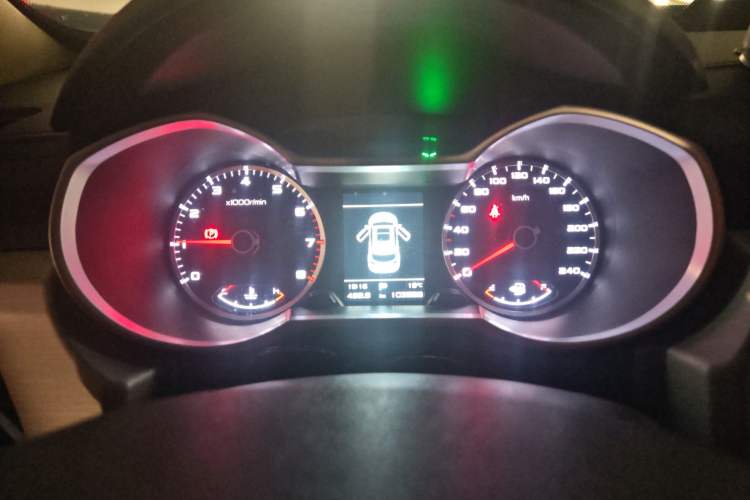 Used Geely Auto Emgrand X7 Sport 2018 1.8TD Automatic Two-Wheel Drive ZhiZun Model with 4G Connectivity Instrument Cluster