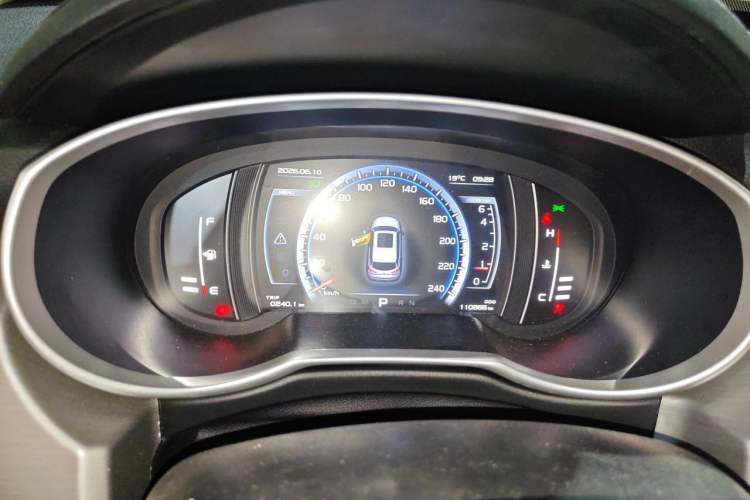 Used Geely Auto Emgrand X7 Sport 2018 Revised Version 1.8TD Automatic Two-Wheel Drive Smart 4G Connectivity Edition Instrument Cluster