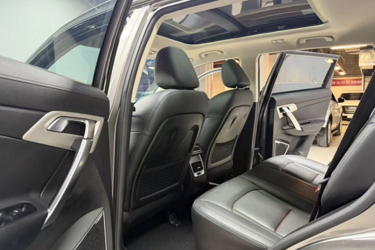 Used Geely Auto Emgrand X7 Sport 2018 1.8TD Automatic Two-Wheel Drive Smart 4G Connected Version Interior 3