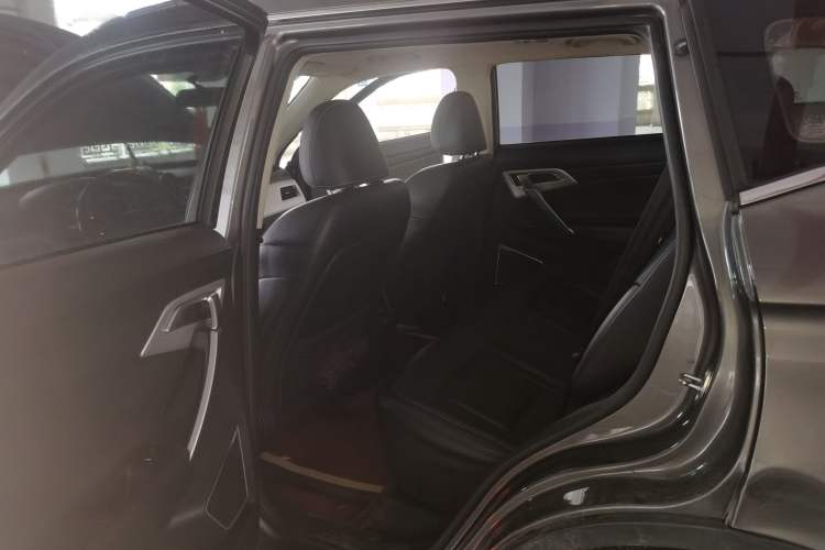 Used Geely Auto Emgrand X7 Sport 2018 1.8TD Automatic Two-Wheel Drive Zhiya Model Interior 4