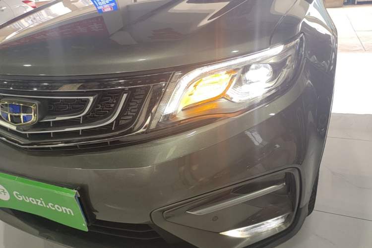 Used Geely Auto Emgrand X7 Sport 2018 1.8TD Automatic Two-Wheel Drive Smart Connect 4G Internet Edition Left Front Headlight