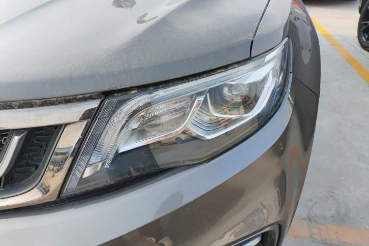 Used Geely Auto Emgrand X7 Sport 2018 1.8TD Automatic Two-Wheel Drive Smart Connect 4G Internet Edition Left Front Headlight