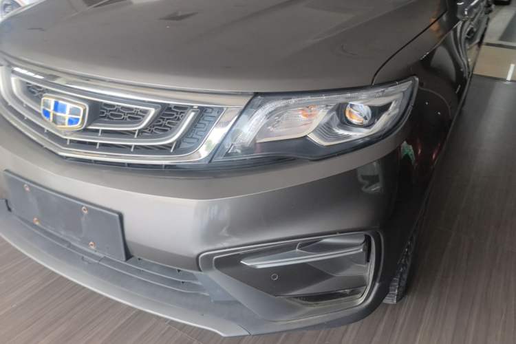 Used Geely Auto Emgrand X7 Sport 2018 1.8TD Automatic Two-Wheel Drive Smart Connect 4G Internet Edition Left Front Headlight