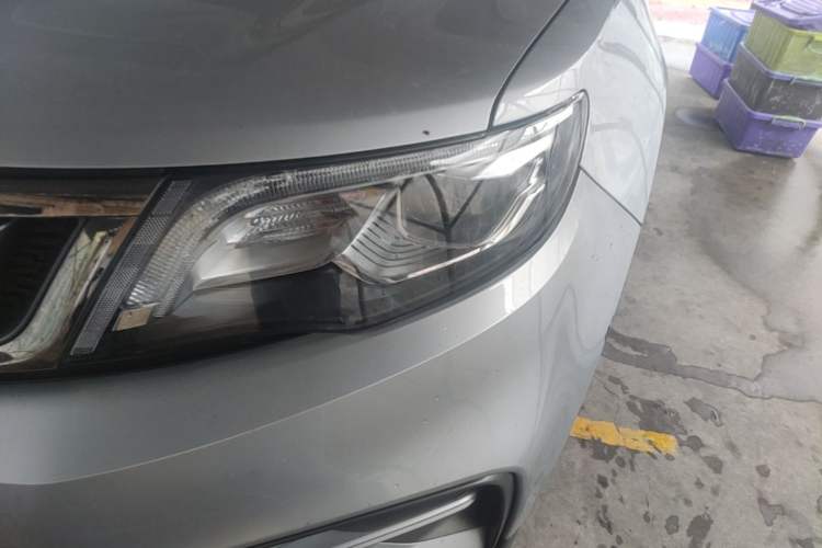 Used Geely Auto Emgrand X7 Sport 2018 1.8TD Automatic Two-Wheel Drive Smart Connect 4G Internet Edition Left Front Headlight