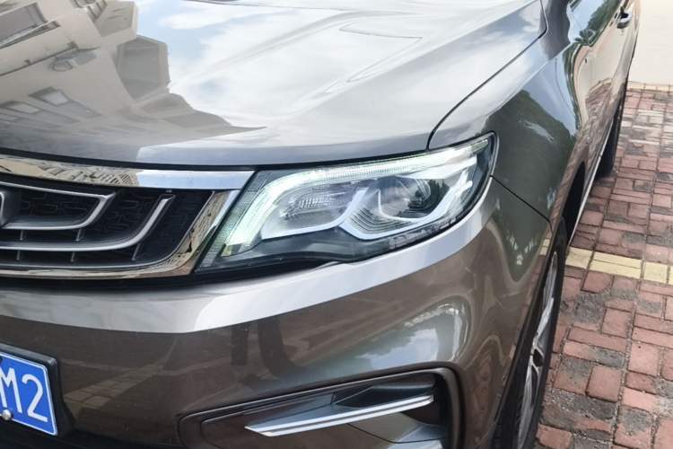 Used Geely Auto Emgrand X7 Sport 2018 1.8TD Automatic Two-Wheel Drive Smart Connect 4G Internet Edition Left Front Headlight