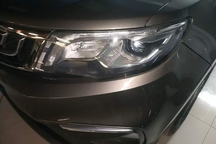 Used Geely Auto Emgrand X7 Sport 2018 1.8TD Automatic Two-Wheel Drive Smart 4G Connected Version Left Front Headlight