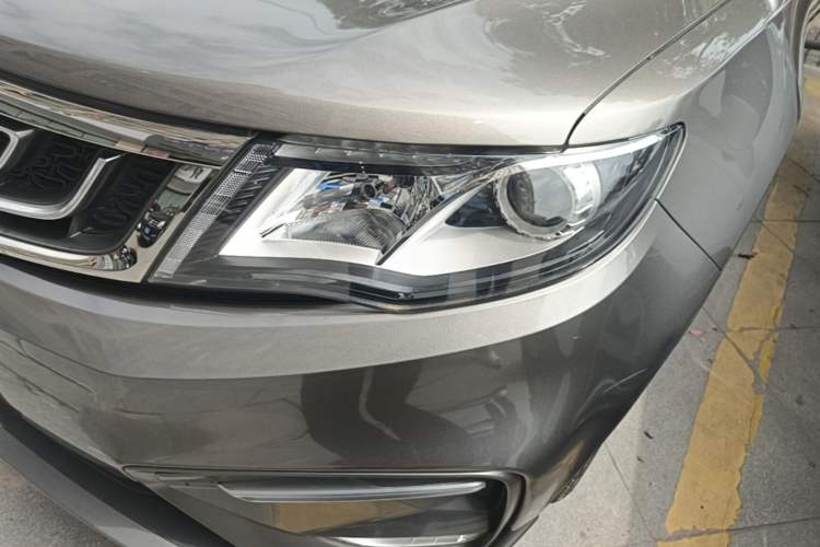 Used Geely Auto Emgrand X7 Sport 2018 1.8TD Automatic Two-Wheel Drive Zhiya Model Left Front Headlight