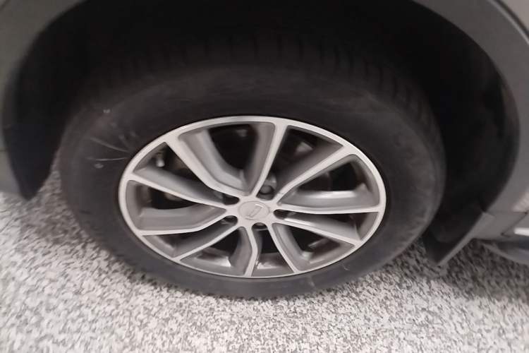 Used Geely Auto Emgrand X7 Sport 2018 1.8TD Automatic Two-Wheel Drive Smart Connect 4G Internet Edition Left Front Wheel Hub