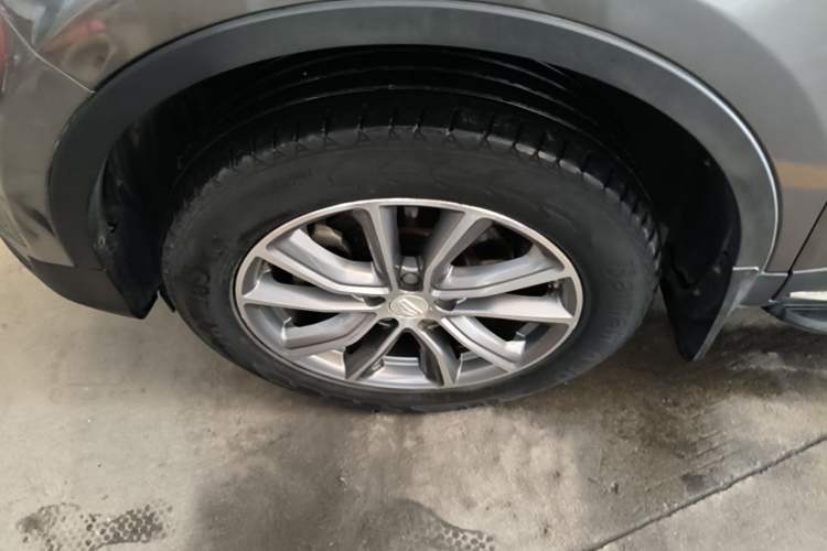Used Geely Auto Emgrand X7 Sport 2018 1.8TD Automatic Two-Wheel Drive Zhiya Model Left Front Wheel Hub