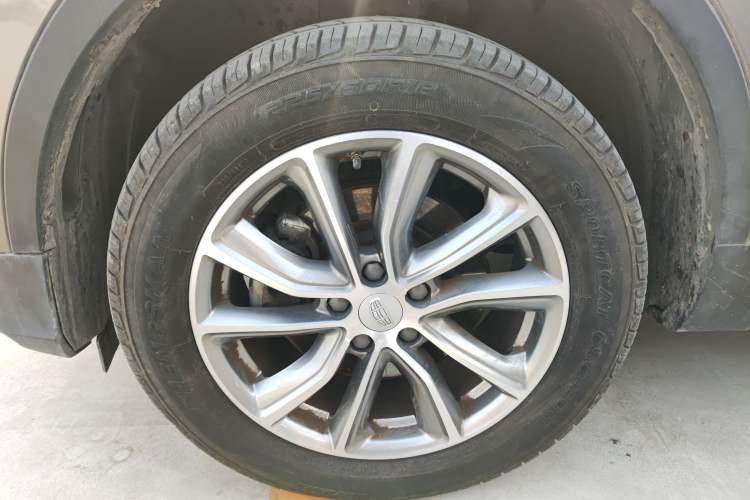 Used Geely Auto Emgrand X7 Sport 2018 1.8TD Automatic Two-Wheel Drive Smart Connect 4G Internet Edition Left Front Wheel Hub