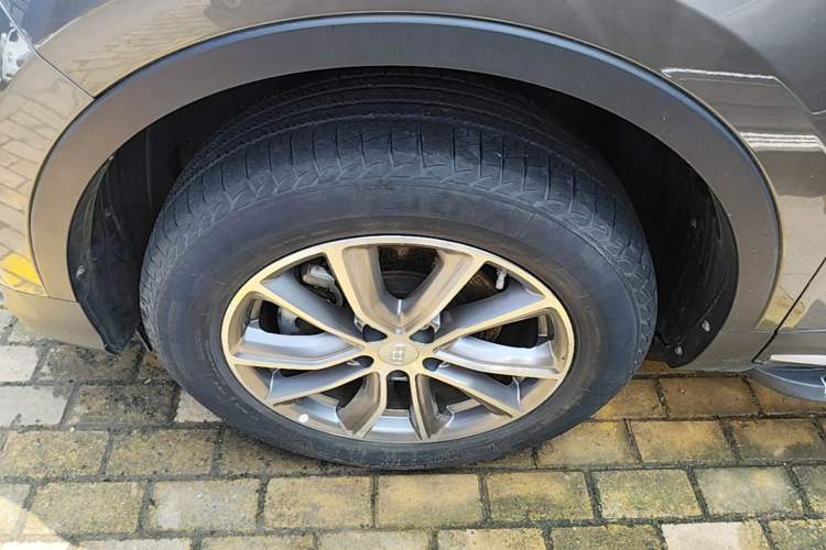 Used Geely Auto Emgrand X7 Sport 2018 1.8TD Automatic Two-Wheel Drive Smart Connect 4G Internet Edition Left Front Wheel Hub