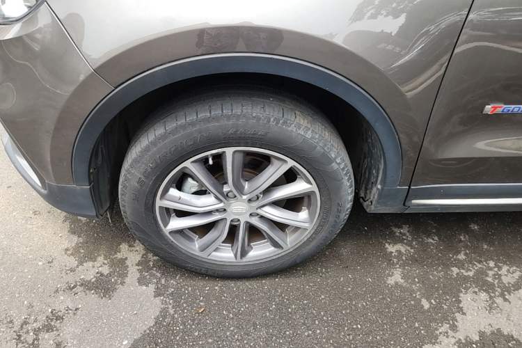 Used Geely Auto Emgrand X7 Sport 2018 1.8TD Automatic Two-Wheel Drive Zhiya Model Left Front Wheel Hub