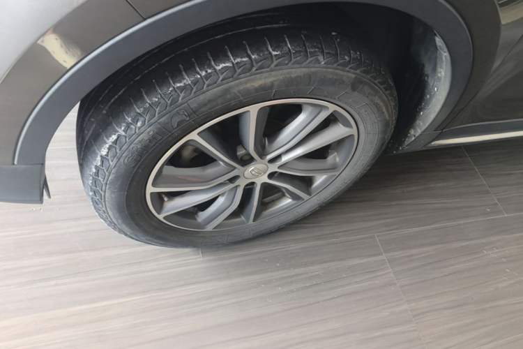 Used Geely Auto Emgrand X7 Sport 2018 1.8TD Automatic Two-Wheel Drive Smart Connect 4G Internet Edition Left Front Wheel Hub